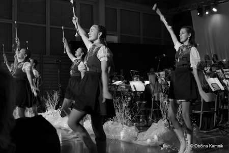 Melodije s filmskega platna in odra navdušile Tuhinjsko dolino (14)